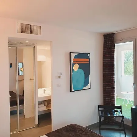 Patio De Violette 3* Юзес