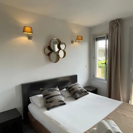 Patio De Violette 3*