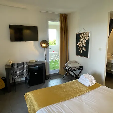 Patio De Violette 3*