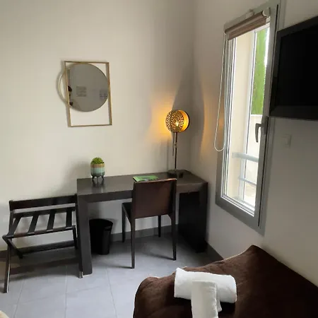 Patio De Violette Юзес