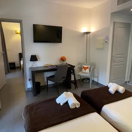 Patio De Violette Юзес