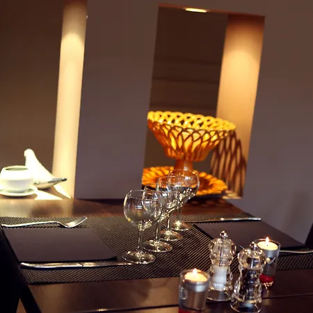 Patio De Violette Юзес