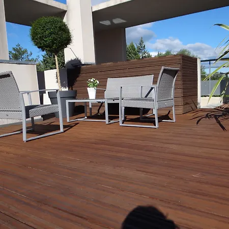 Patio De Violette Юзес