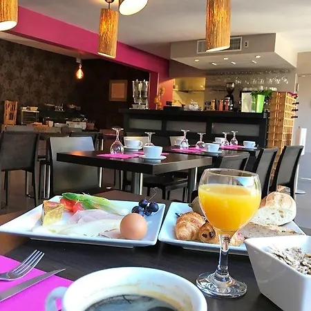 Отель Patio De Violette Юзес