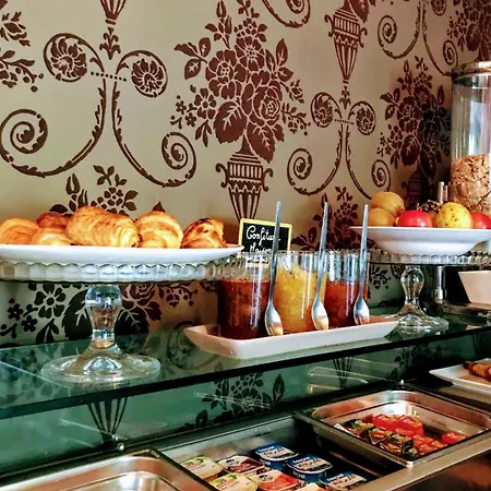 Отель Patio De Violette Юзес