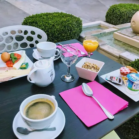 Patio De Violette Hotell
