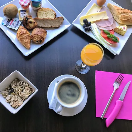 Patio De Violette Юзес